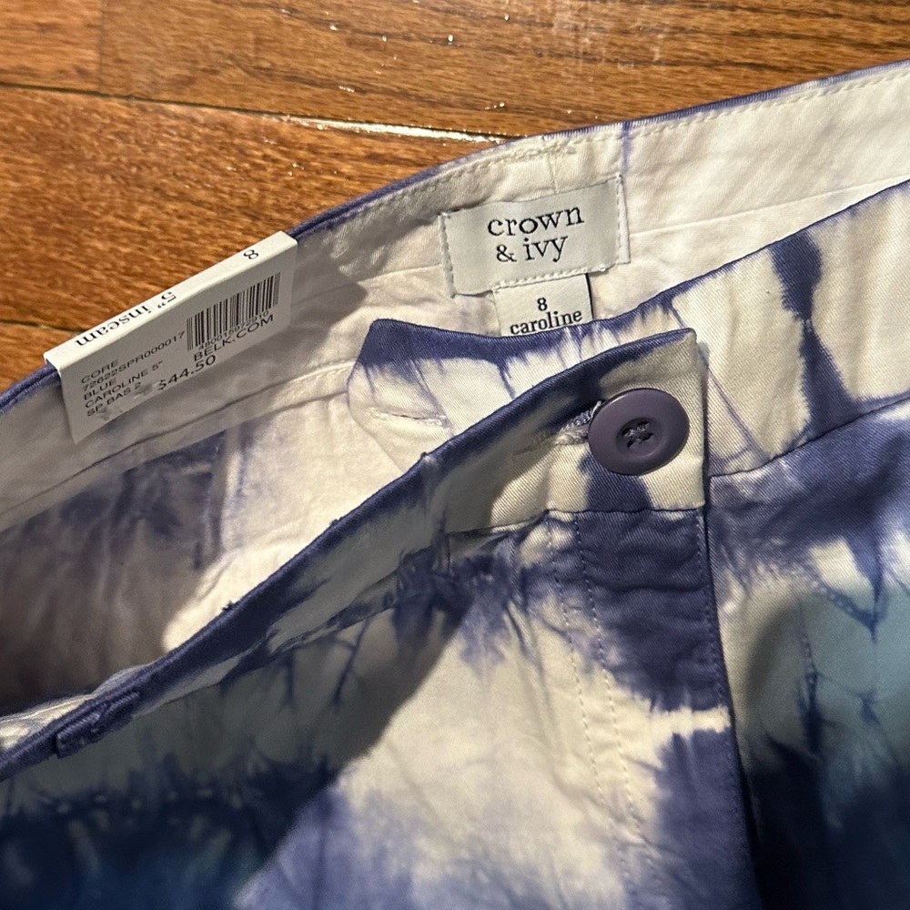 Crown & Ivy women's size 8 Caroline 5 inch blue & white tie dye shorts - Picture 4 of 5